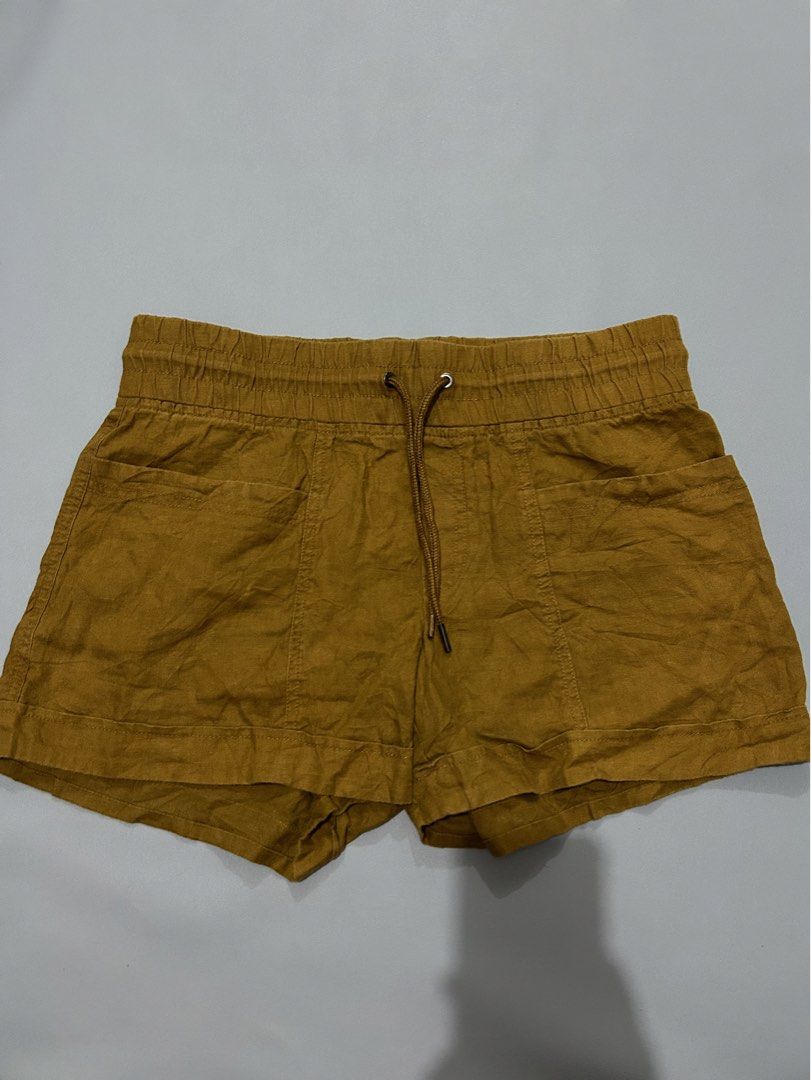 Athleta Short (Category: Shorts) located in Manila. Submitted by chen_clybelles (Listing ID 1461330060, Image 1). Description: M on tag, fits to L.