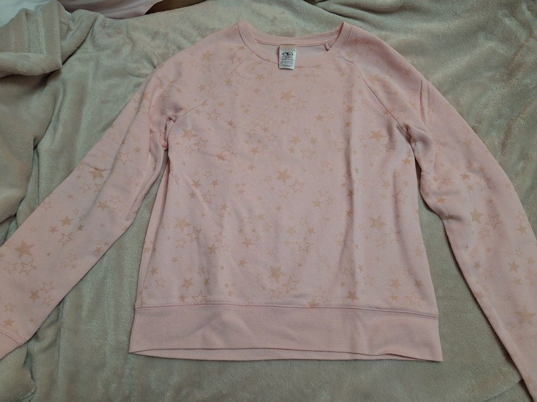 Cute Preppy Crewneck Sweatshirt (Category: Longsleeves) located in Manila. Submitted by mintchocoscoops (Listing ID 1461497920, Image 1). Description: >No stains >No holes >No flaws.