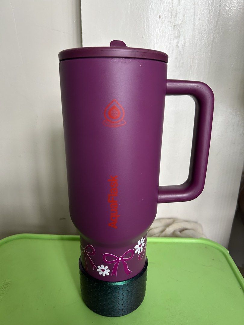 Authentic Aquaflask Quench 40oz (Category: Looking For) located in Manila. Submitted by amethyst.2393 (Listing ID 1461429208, Image 1). Description: Lightly used Very good condition Minor scratch (not visible) W/ free silicon booth No box(naitapon na) Sf c/o by buyer.