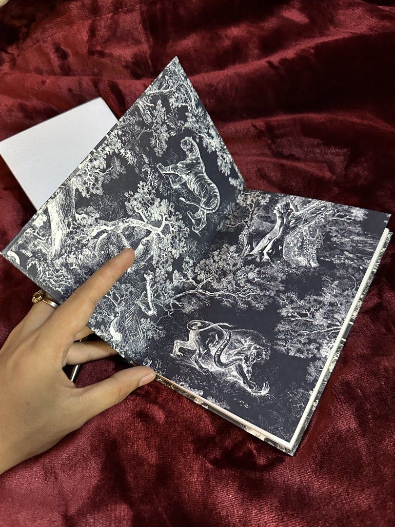 Authentic Christian Dior Toile De Jouy Notebook. (Category: Purses & Pouches) located in Cagayan de Oro. Submitted by kjcartier26 (Listing ID 1461371013, Image 3). Description: Authentic, Flawless, Luxury Notebook. 🇯🇵 - Pen note included, For Photo purposes only. 🫶🏻.