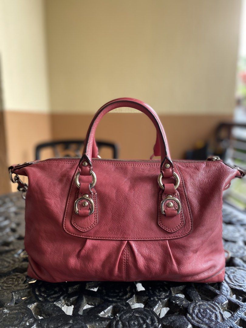 Authentic Coach Ashley 2 Way Bag (Category: Luxury Bags & Wallets) located in Bacolod City. Submitted by goldy27 (Listing ID 1461499556, Image 2). Description: complete tags no issue color rate 9.8/10 authentic.