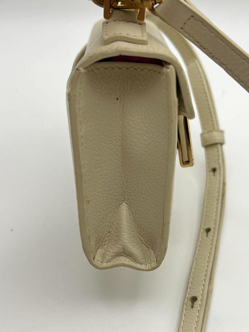 Authentic Courrone nano wallet sling (Category: Wallets & Card holders) located in Cagayan de Oro. Submitted by borse_de_amore (Listing ID 1461370506, Image 3). Description: Authentic Courrone nano wallet sling Super cute! Wont fit fone po, only cards, lipstick keys lang. has signs of use bawal sa maselan pero overall good pa 🏷️880.
