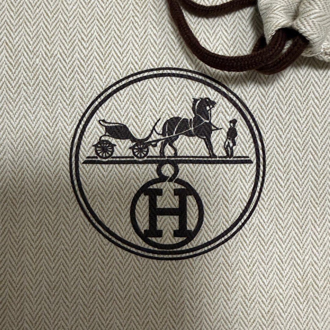 Authentic Hermes Dustbag 18x17inch (Category: Luxury Bags & Wallets) located in Manila. Submitted by poppyany (Listing ID 1461538826, Image 2). Description: Good as brand new. Clean. Ready to use. No bad smell, no laundry smell. .