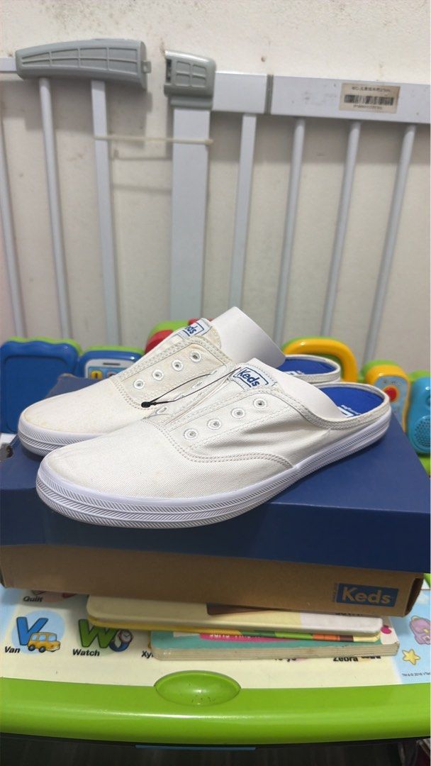 Authentic Keds Loafers (Category: Loafers) located in Quezon City. Submitted by crysanthemum (Listing ID 1461421511, Image 1). Description: unused . size 7 US with tag pa and box never use.