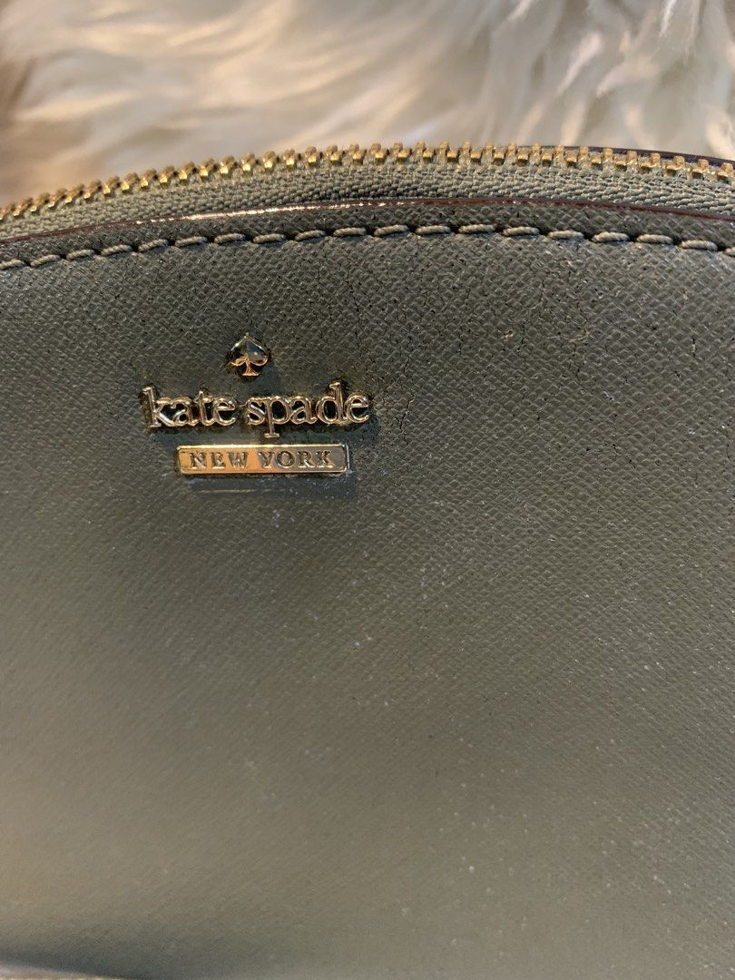 💯Authentic MK sling bag (Category: Shoulder Bags) located in Quezon City. Submitted by applelux (Listing ID 1461325881, Image 2). Description: Actual photo posted What u see is what you get 100% authentic i offer moneg back if proven fake RFs hindi ko na ginagamit nag babawas ako ng bags For sure buyers only Last price posted.