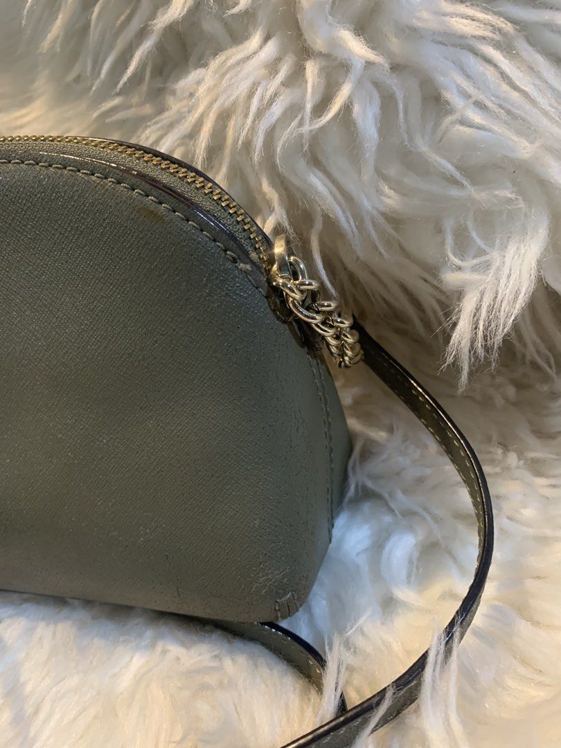 💯Authentic MK sling bag (Category: Shoulder Bags) located in Quezon City. Submitted by applelux (Listing ID 1461325881, Image 3). Description: Actual photo posted What u see is what you get 100% authentic i offer moneg back if proven fake RFs hindi ko na ginagamit nag babawas ako ng bags For sure buyers only Last price posted.