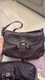 (Category: ) located in . Submitted by thetrendyhanger98 (Listing ID 1461360083, Image 1). Description: .