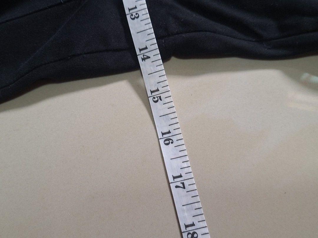 Authentic Vuja De Black Cargo Pants (Category: Jeans) located in Cebu City. Submitted by abyoscloset.cebph (Listing ID 1461505884, Image 2). Description: Authentic Vuja De Black Cargo Pants Size - SMALL Waist - 30 Rise - 14 Thigh - 11.5 Knee - 8 Length - 42 Leg opening - 8 Please check all details posted Like new condition 5,500 + SF 💌 Thank you 😉.