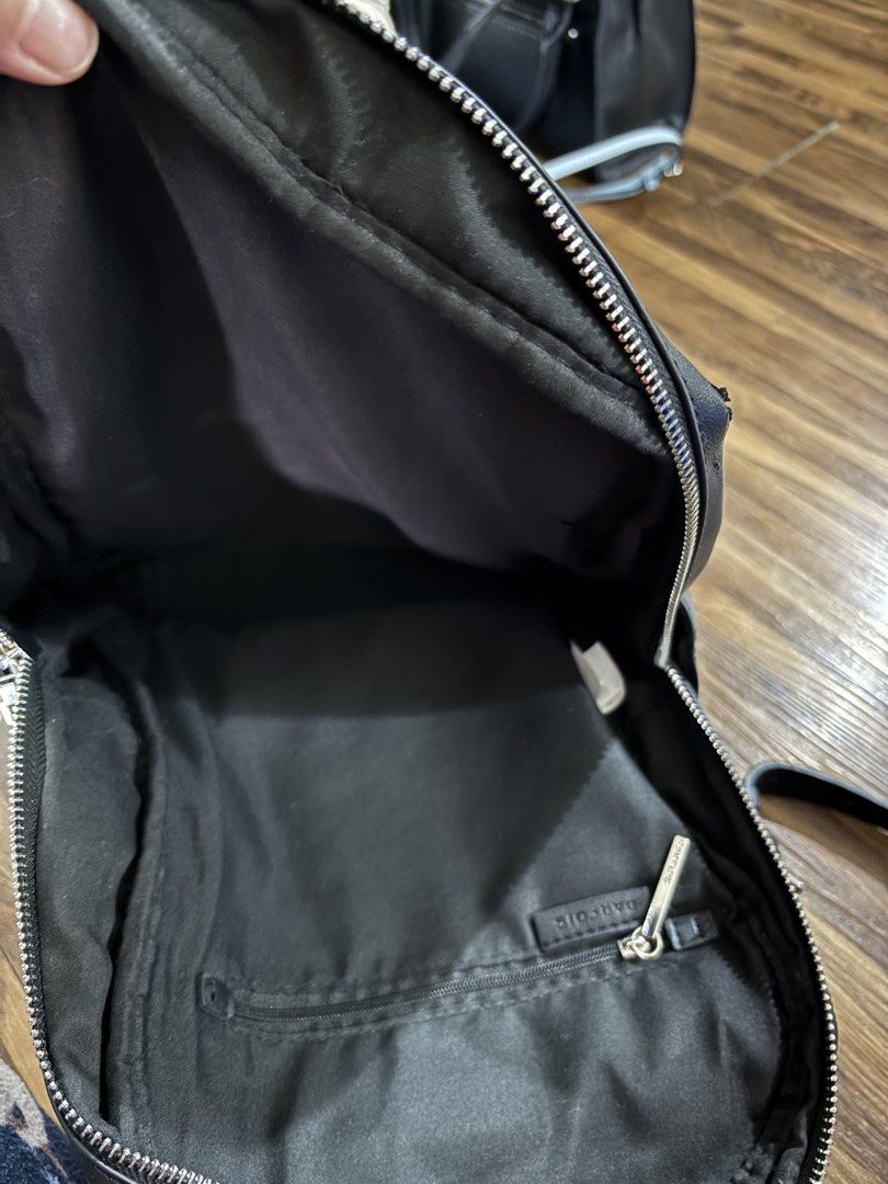 Back pack medium size color black (Category: Backpacks) located in Trece Martires City. Submitted by mlmendoza16 (Listing ID 1461332365, Image 3). Description: Backpack Size medium Color black Good as new NO FLAWS all zipper is working.