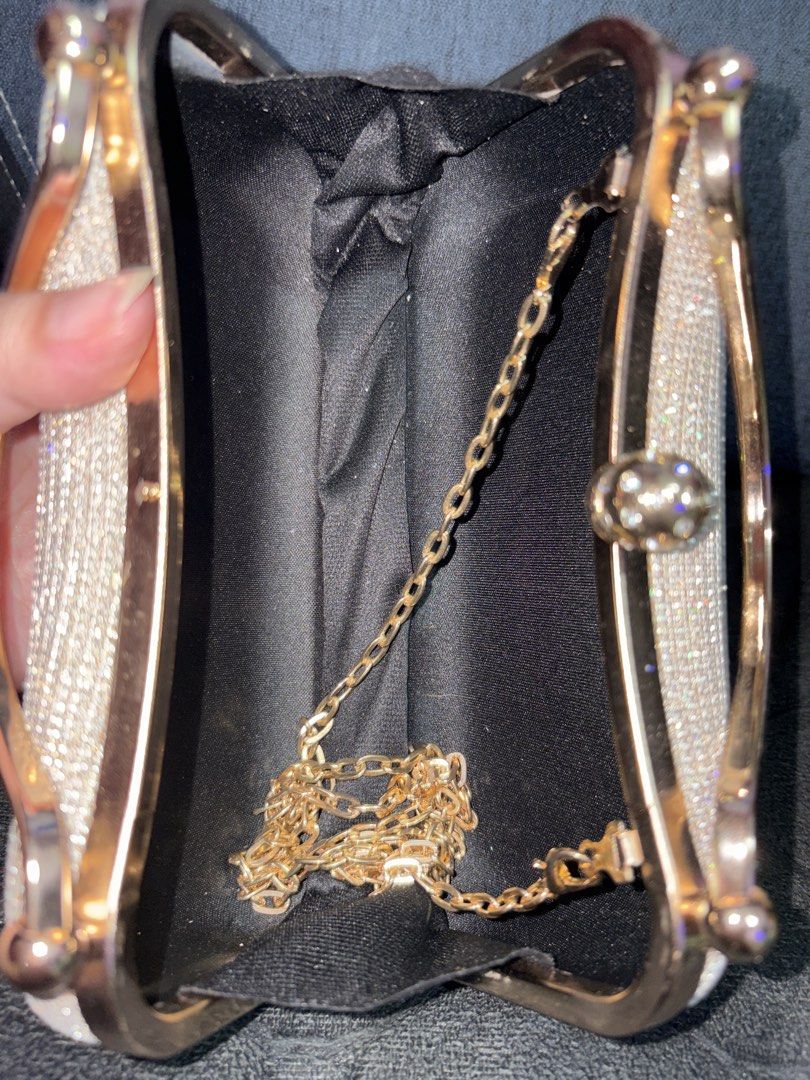 Bag for Formal Events (Category: Shoulder Bags) located in Taguig. Submitted by prelovedbymemae (Listing ID 1461453729, Image 3). Description: Used only one.