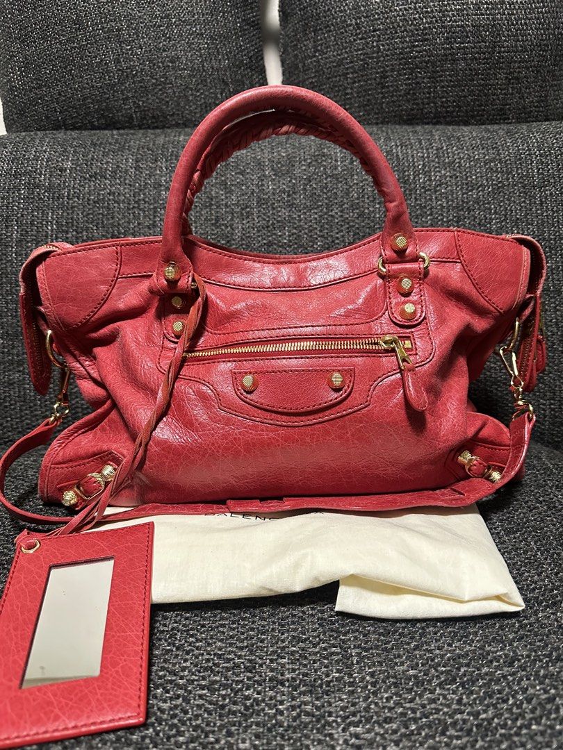 Balenciaga city bag (Category: Luxury Bags & Wallets) located in Atok. Submitted by fullroom.dgs (Listing ID 1461369186, Image 1). Description: Balenciaga city bag rank ab authentic.