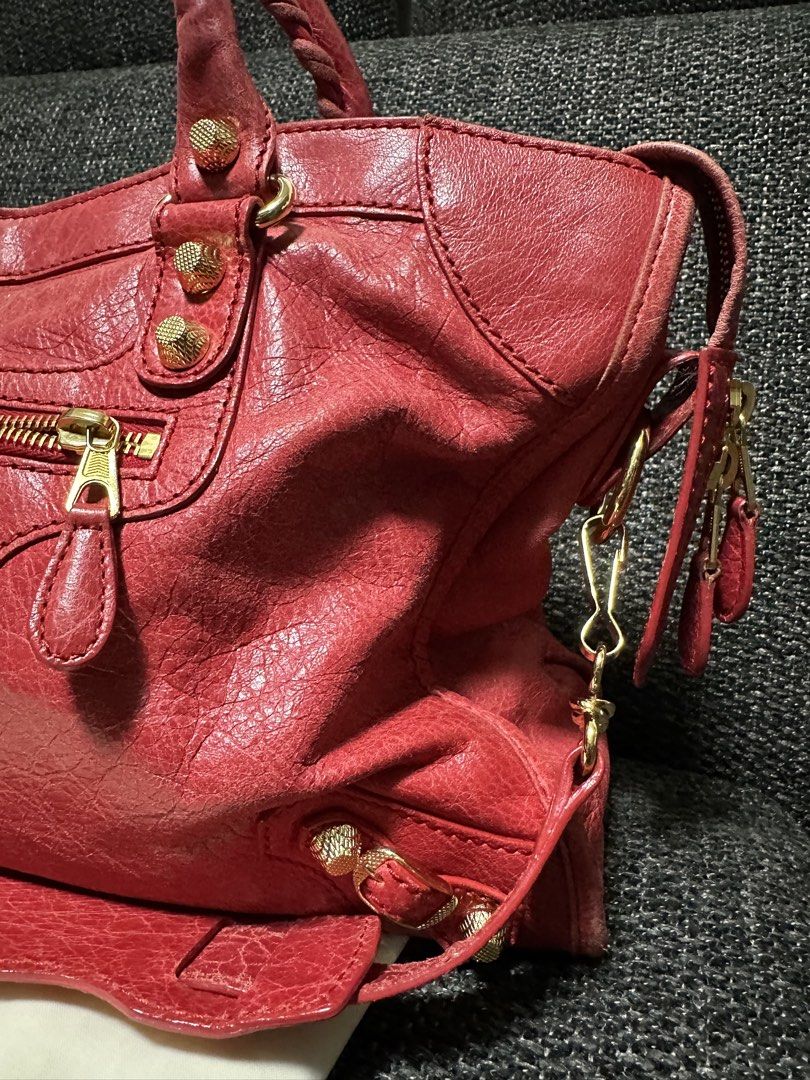 Balenciaga city bag (Category: Luxury Bags & Wallets) located in Atok. Submitted by fullroom.dgs (Listing ID 1461369186, Image 3). Description: Balenciaga city bag rank ab authentic.