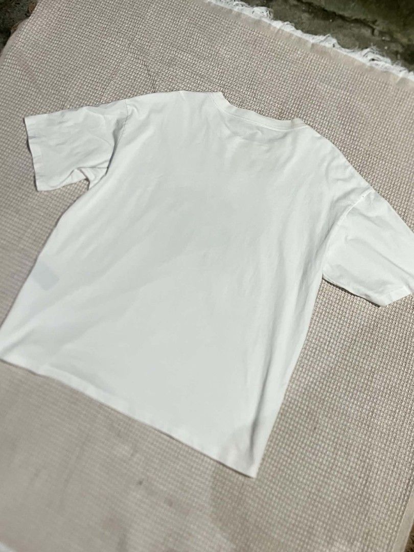 Balenciaga Models (Category: Formal Shirts) located in Santa Barbara. Submitted by kelcardenas14 (Listing ID 1461551783, Image 3). Description: 22x30 Issue Small Pinhole Color 9/10 Heavy Clothes.