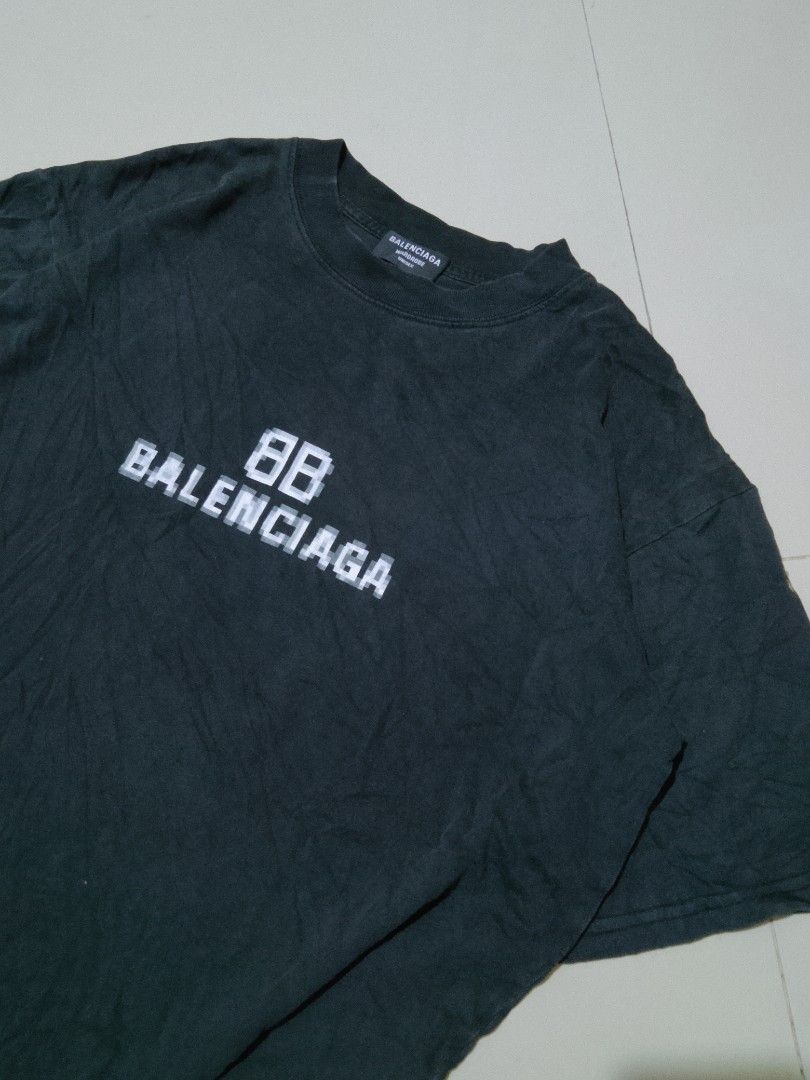 Balenciaga Mosaic Blur BB logo tee (Category: Tshirts & Polo Shirts ) located in Cagayan de Oro. Submitted by cjsthrifts (Listing ID 1461438307, Image 2). Description: Condition: Very good Size: XL Dimes: 22.5 × 25 Issue: few adhesive marks (back of the sleeve) Color rating: 9.3/10 Overall rating: 9.3/10 800 shipped.