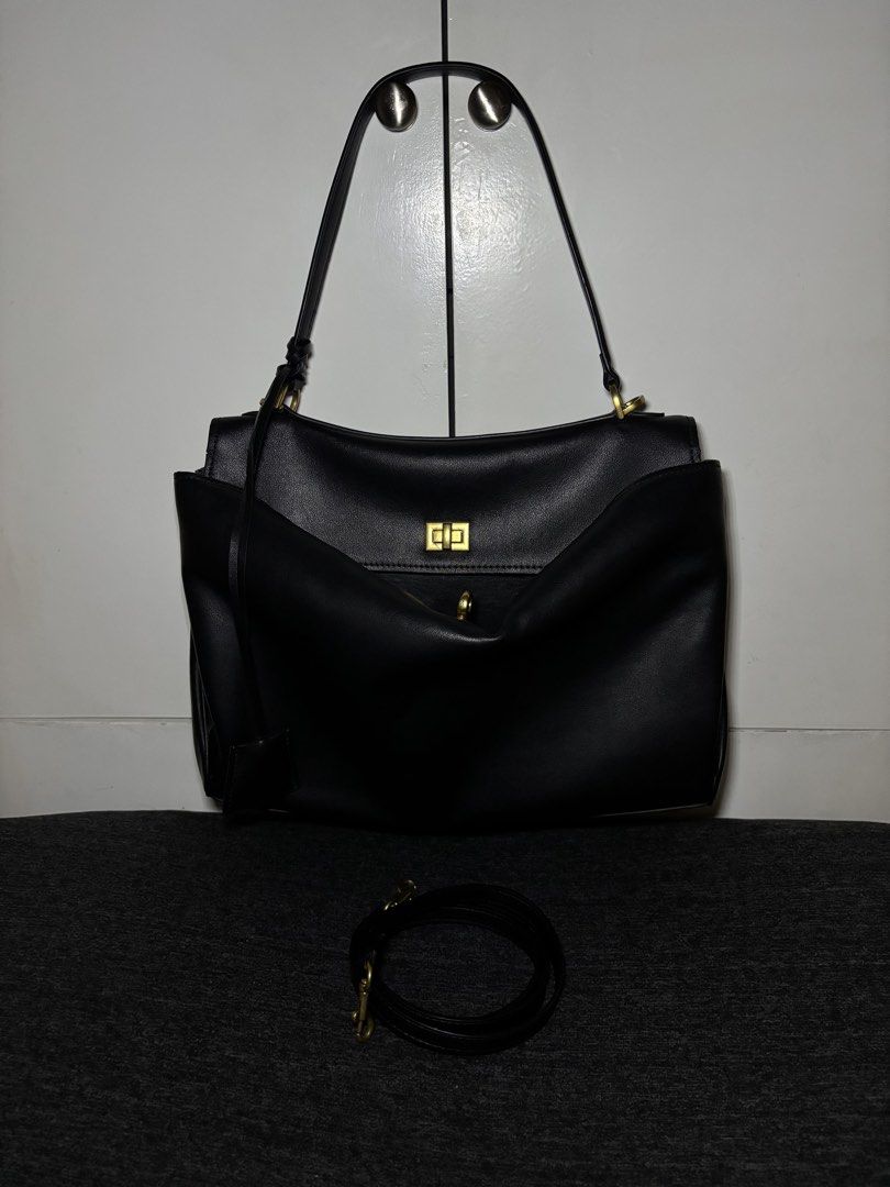 Balenciaga Rodeo Style Bag (35 cm) (Category: Shoulder Bags) located in Kabacan. Submitted by kjfmcollectionph (Listing ID 1461467416, Image 1). Description: Bought from the orange app for 4k plus pesos Real leather Please see photos for the issues and details.
