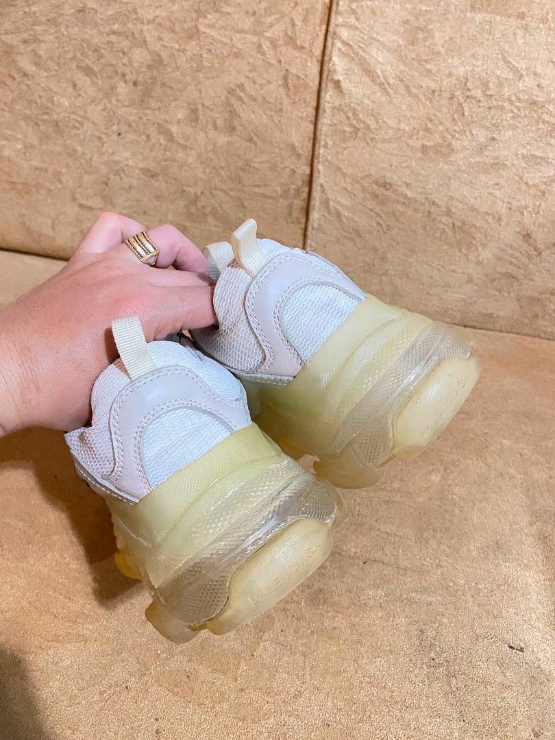 Balenciaga triple S (Category: Sneakers & Footwear) located in Dumaguete. Submitted by camillaolshoppe2 (Listing ID 1461360296, Image 3). Description: Balenciaga triple S Ang Ganda Size 35-36 Replacement lang insole d naman Yan kita hehe.