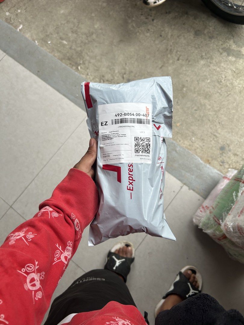 Balenciaga vntg (Category: Tshirts & Polo Shirts ) located in Iloilo. Submitted by lowesdrift (Listing ID 1461403136, Image 2). Description: Dm📩 Mop gcash Delivery J&T.
