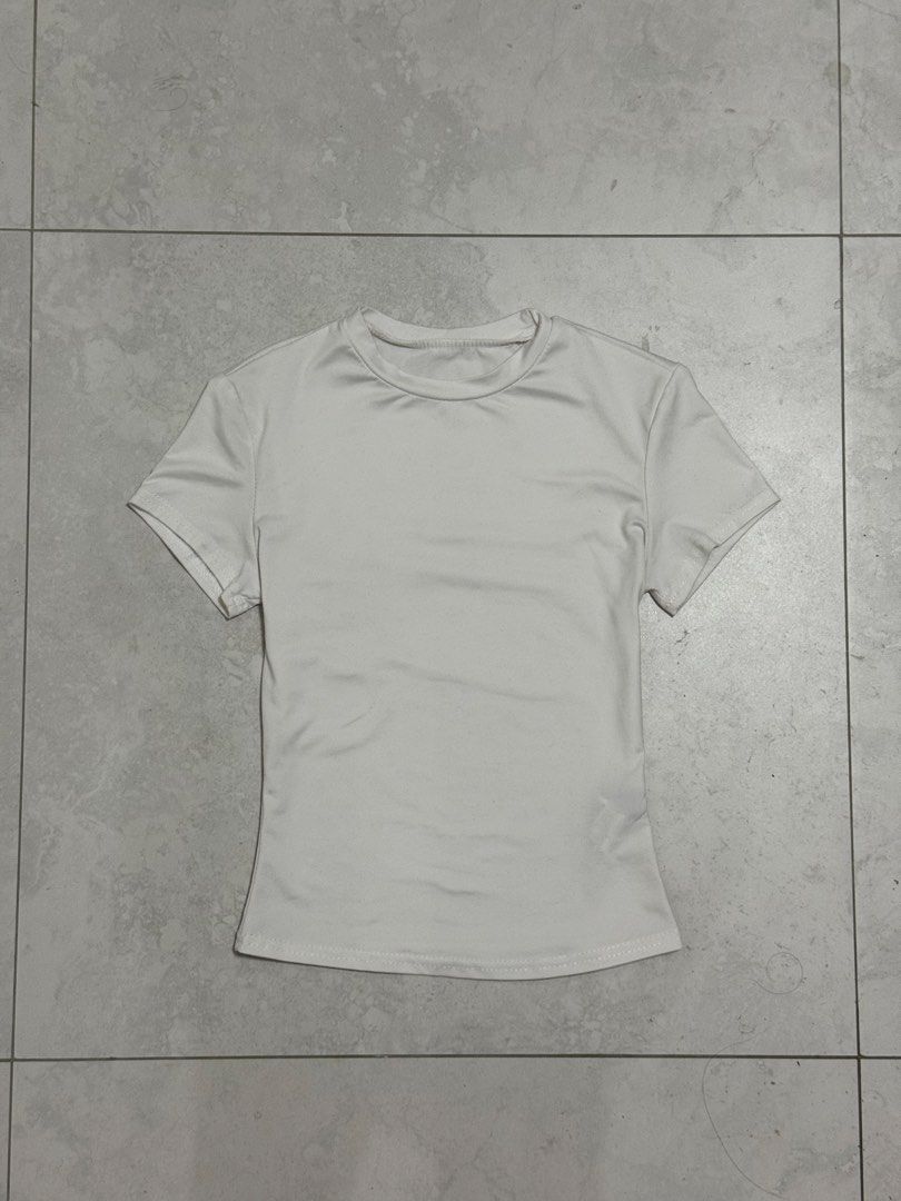 basic white tee (Category: Activewear) located in Singapore. Submitted by yukipov (Listing ID 1461498428, Image 1). Description: basic white tee, super slim fitting and soft material!.