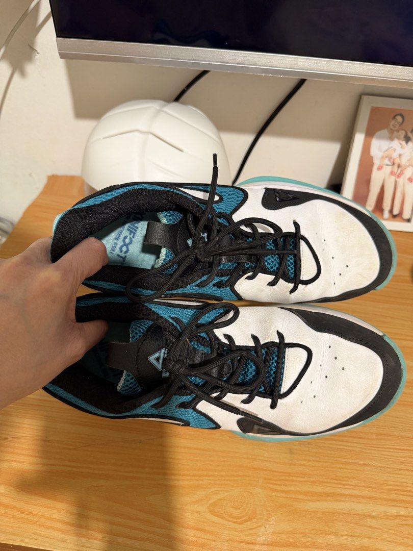 Basketball Shoes (Category: Sneakers) located in Cavite. Submitted by itsfayepadua (Listing ID 1461447368, Image 2). Description: 1800 nalang no issue .