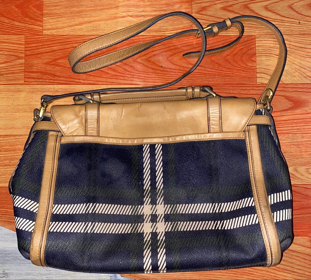 Beanpole leather and plaid-pattern satchel (Category: Cross-body Bags) located in Quezon City. Submitted by trash2treasure1.0 (Listing ID 1461403332, Image 3). Description: Beanpole leather and plaid-pattern satchel -thrift bag -with flaws like crackings, scratch and fadings -manage your expectation since it's thrifted.