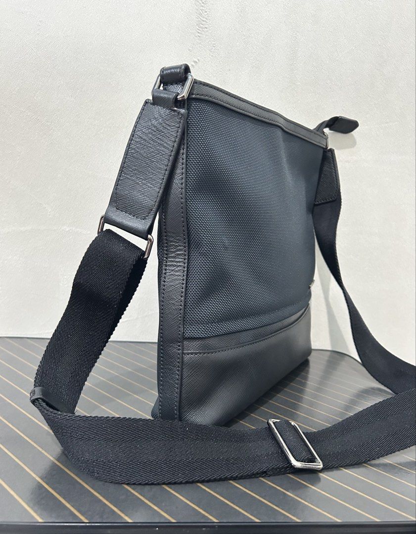 Beanpole Navyblue Sling Bag (Category: Sling Bags) located in Quezon City. Submitted by jjsurplus_23 (Listing ID 1461346829, Image 3). Description: .