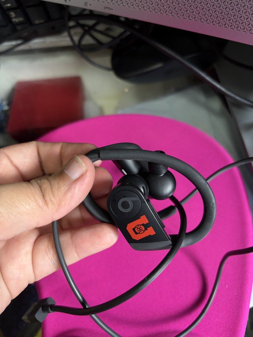 Beats Powerbeats A2015 Wireless Earphones (Category: Earphones) located in Rizal. Submitted by happyhauls22 (Listing ID 1461361987, Image 2). Description: - Beats Powerbeats3 Wireless Earphones - Secure ear hook design, perfect for workouts - Vibrant orange accents - Good working condition - Includes Lightning charging cable.