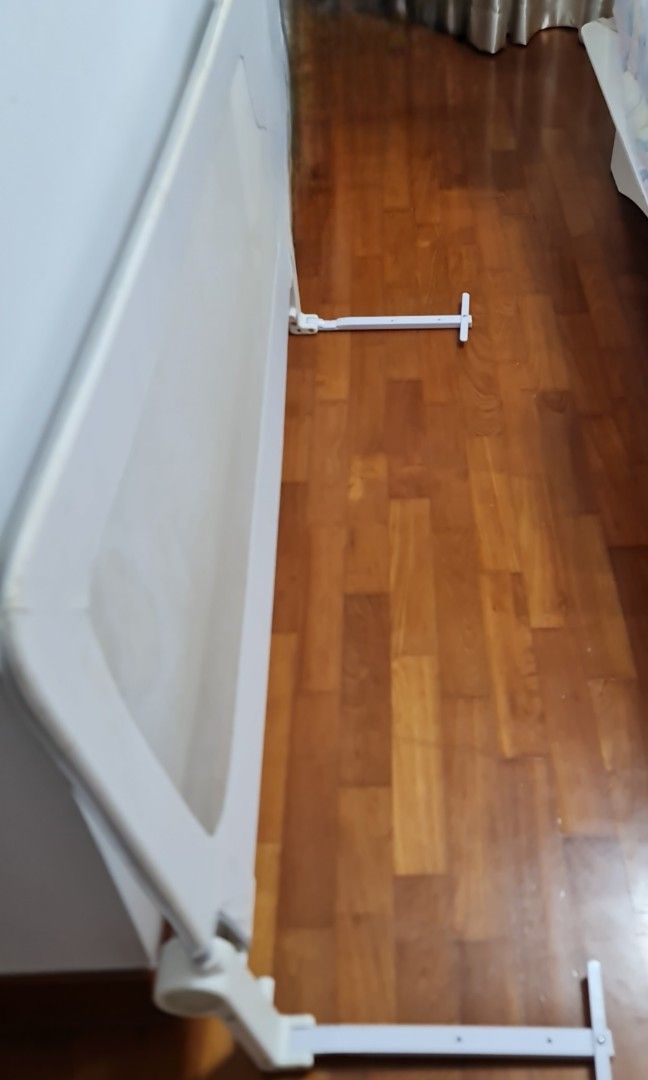 Bed railing (Category: Bed Guards) located in Singapore. Submitted by ho2pe (Listing ID 1275968840, Image 5). Description: bed railing for king and queen size bed to prevent baby or young kids from falling..