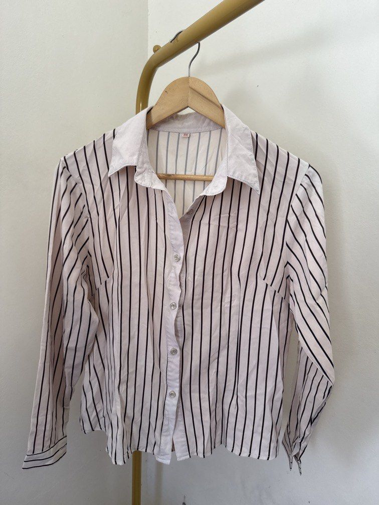 Beige Brown Longsleeves (Category: Longsleeves) located in Mexico. Submitted by studioleraph (Listing ID 1461350223, Image 1). Description: 🛍️ Perfect for your personal wardrobe or reseller business 🫶 👗 The actual item being sold is the original garment shown in the product photos. Small differences in fit, drape, color, texture, or details may occur. 💌 Condition: • Preloved; Please wash the items before wearing. • Please manage expectations 