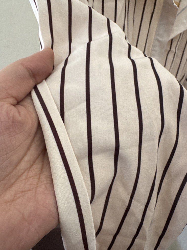Beige Brown Longsleeves (Category: Longsleeves) located in Mexico. Submitted by studioleraph (Listing ID 1461350223, Image 3). Description: 🛍️ Perfect for your personal wardrobe or reseller business 🫶 👗 The actual item being sold is the original garment shown in the product photos. Small differences in fit, drape, color, texture, or details may occur. 💌 Condition: • Preloved; Please wash the items before wearing. • Please manage expectations 