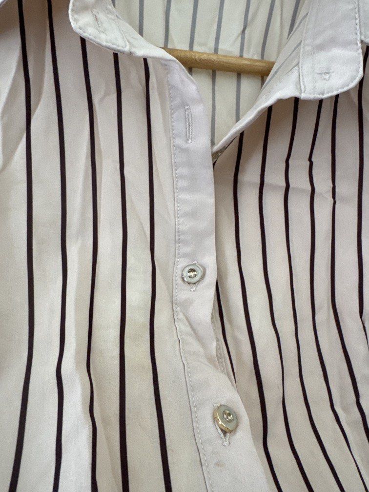 Beige Brown Longsleeves (Category: Longsleeves) located in Mexico. Submitted by studioleraph (Listing ID 1461350223, Image 2). Description: 🛍️ Perfect for your personal wardrobe or reseller business 🫶 👗 The actual item being sold is the original garment shown in the product photos. Small differences in fit, drape, color, texture, or details may occur. 💌 Condition: • Preloved; Please wash the items before wearing. • Please manage expectations 