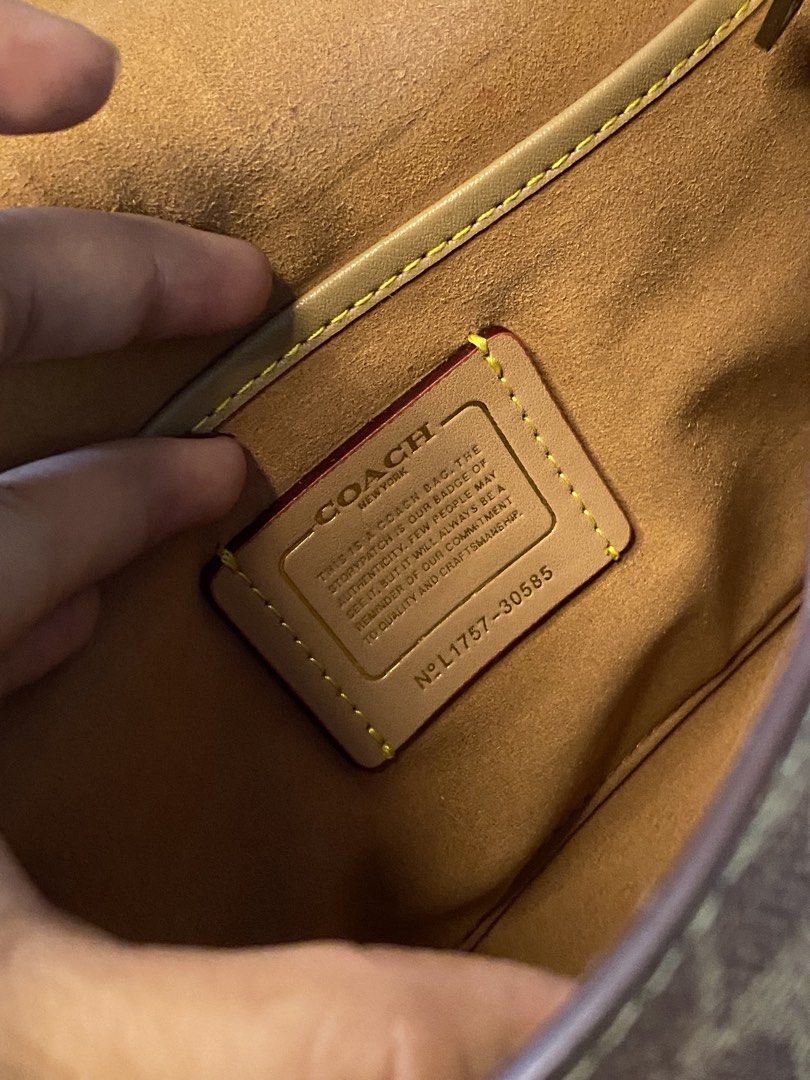 Beige Color Genuine Leather (Category: Shoulder Bags) located in Davao. Submitted by goldenstone_0be9b3 (Listing ID 1461376738, Image 2). Description: •Supeeer gandaaaa •Gamoza inner lining •Napakalinissss Med sizeee.