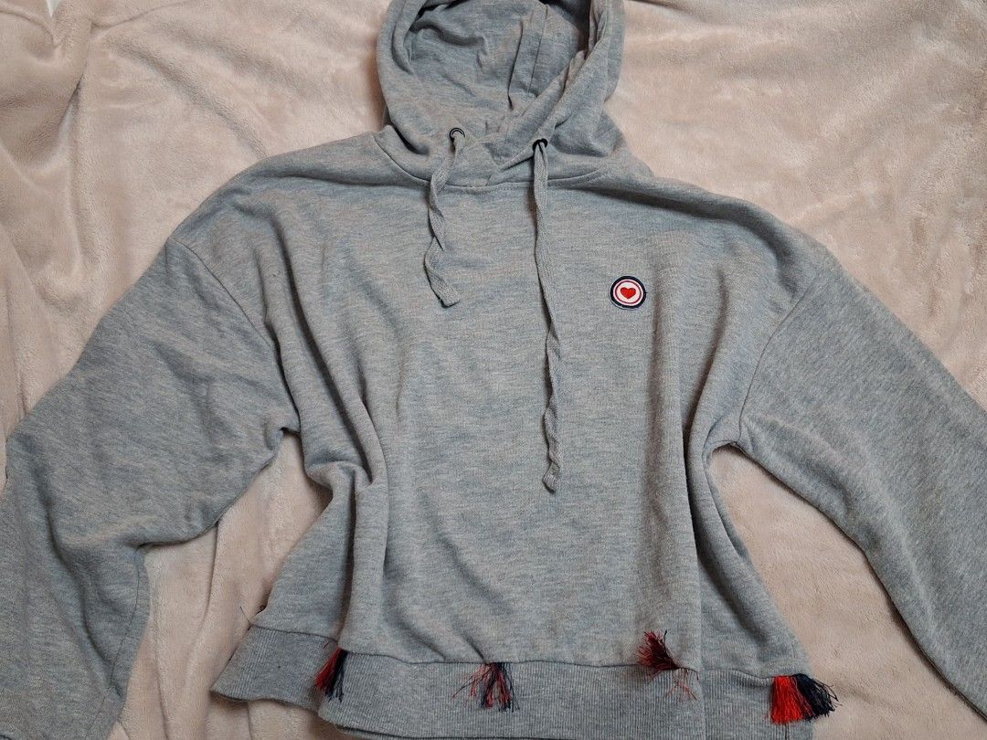 Bench Retro Gray Hoodie (Category: Coats, Jackets and Outerwear) located in Manila. Submitted by mintchocoscoops (Listing ID 1461500630, Image 1). Description: >No holes >No Flaws >No stains >Light fringing on the tassles.
