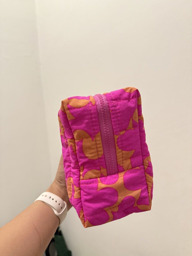 Benefit pink pouch (Category: Makeup) located in Quezon City. Submitted by quirksandcurls (Listing ID 1461343521, Image 3). Description: .