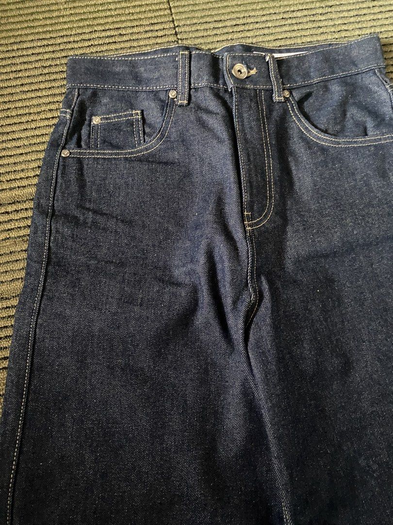 BERSHKA Denim Pants (Category: Jeans) located in Taguig. Submitted by justin_gael (Listing ID 1461434701, Image 3). Description: BERSHKA Denim Pants - Dimes: Length 41 | Leg O 9 | 28-34 Waist - No Issue | 3 Times Used - Good As New - Firm Price 📍Pinagsama, Taguig City.
