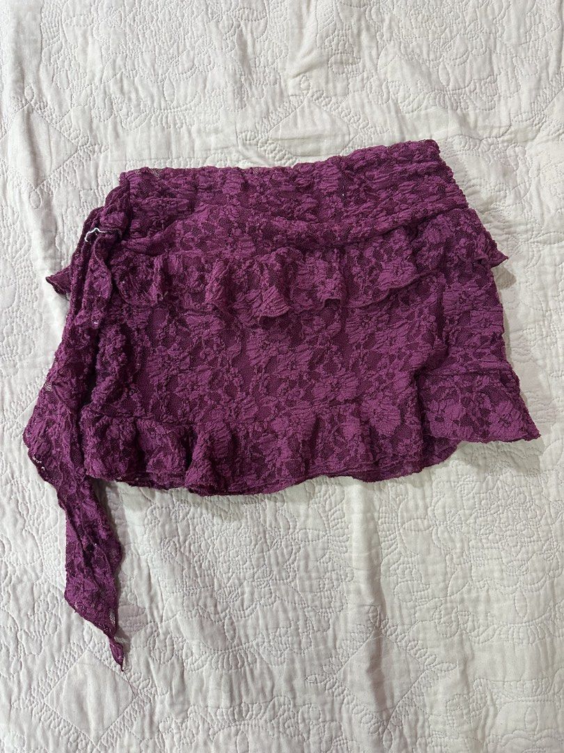 Bershka Lace Ruffle Mini Skirt (Category: Skirts) located in Quezon City. Submitted by snowrukia (Listing ID 1461497369, Image 1). Description: Never used!.