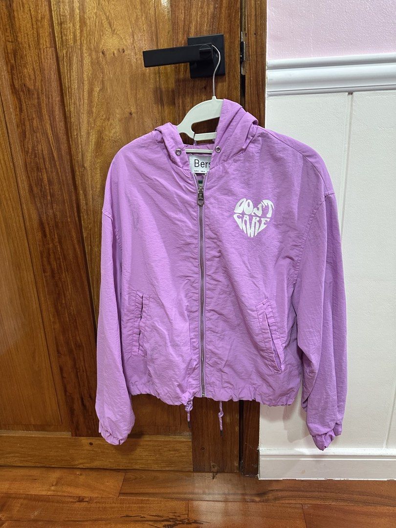 Bershka Purple Windbreaker (Category: Coats, Jackets and Outerwear) located in Quezon City. Submitted by snowrukia (Listing ID 1461450021, Image 1). Description: .