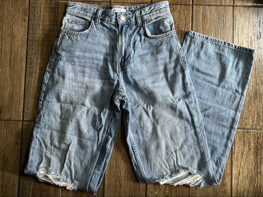Bershka Tattered Pants (Category: Jeans) located in Mandaluyong City. Submitted by yanna_02501 (Listing ID 1461452004, Image 2). Description: .
