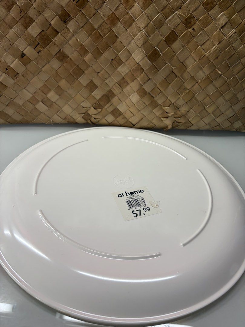 Big round plate (Category: Food Organization & Storage) located in Manila. Submitted by thebookclubz (Listing ID 1461453807, Image 2). Description: .