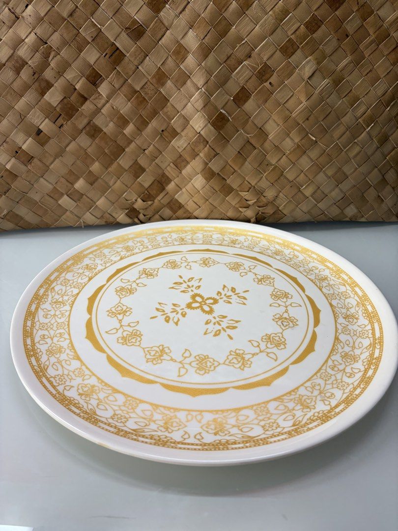Big round plate (Category: Food Organization & Storage) located in Manila. Submitted by thebookclubz (Listing ID 1461453807, Image 1). Description: .