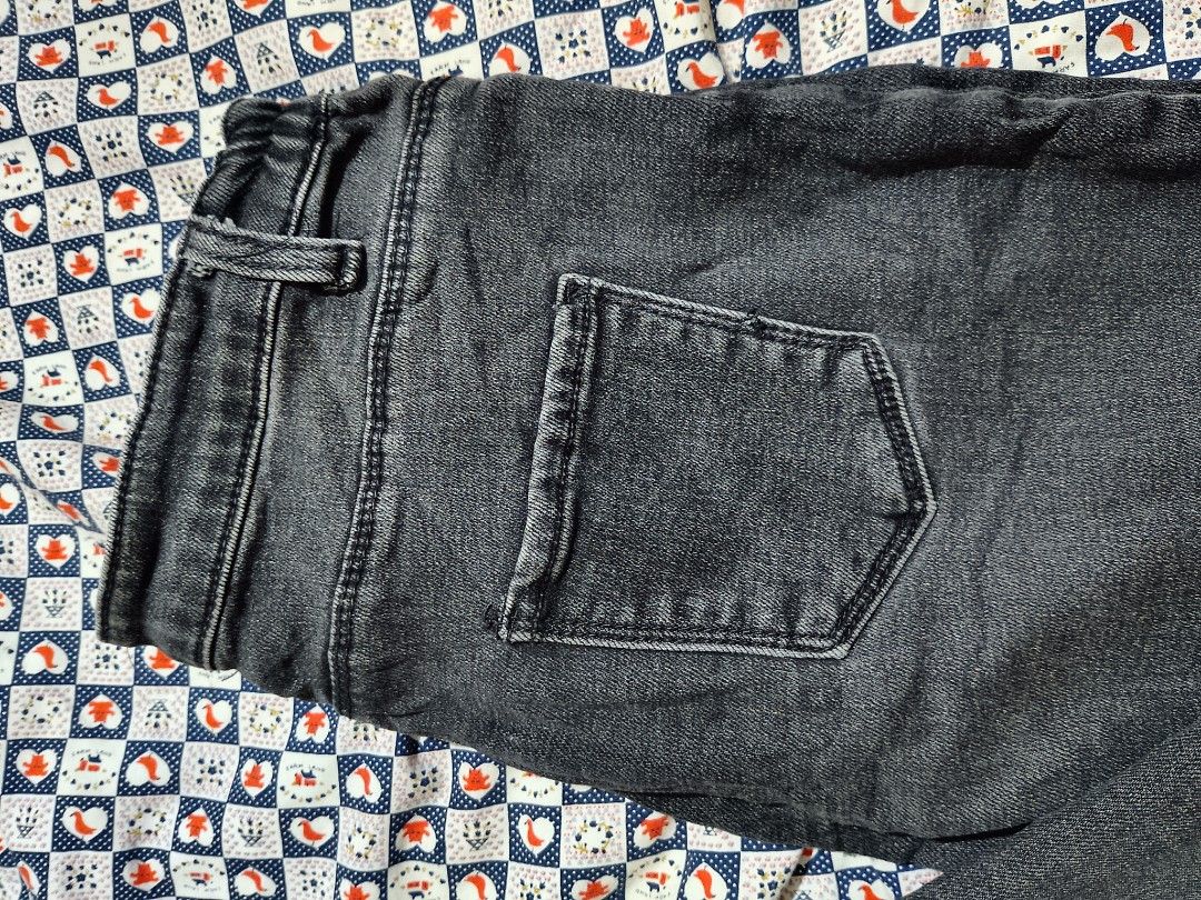 Black Denim Elastic Waist Raw Hem Pants (Category: Jeans) located in Santa Rosa. Submitted by prlvdbyellie (Listing ID 1461481009, Image 3). Description: Size 28-30 waist #blackdenim #elasticwaist #rawhem #casualstyle #streetwear #prelovedph #thriftph #carousellph.
