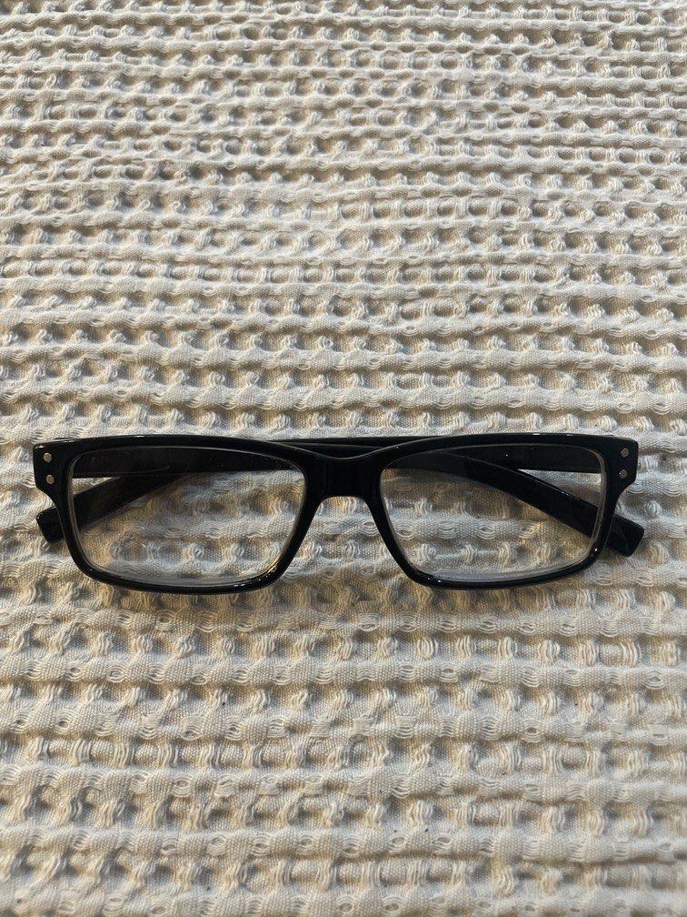 Black eyeglass frame (Category: Sunglasses & Eyewear) located in Las Pinas. Submitted by yourneighbortotoro (Listing ID 1461435927, Image 1). Description: .