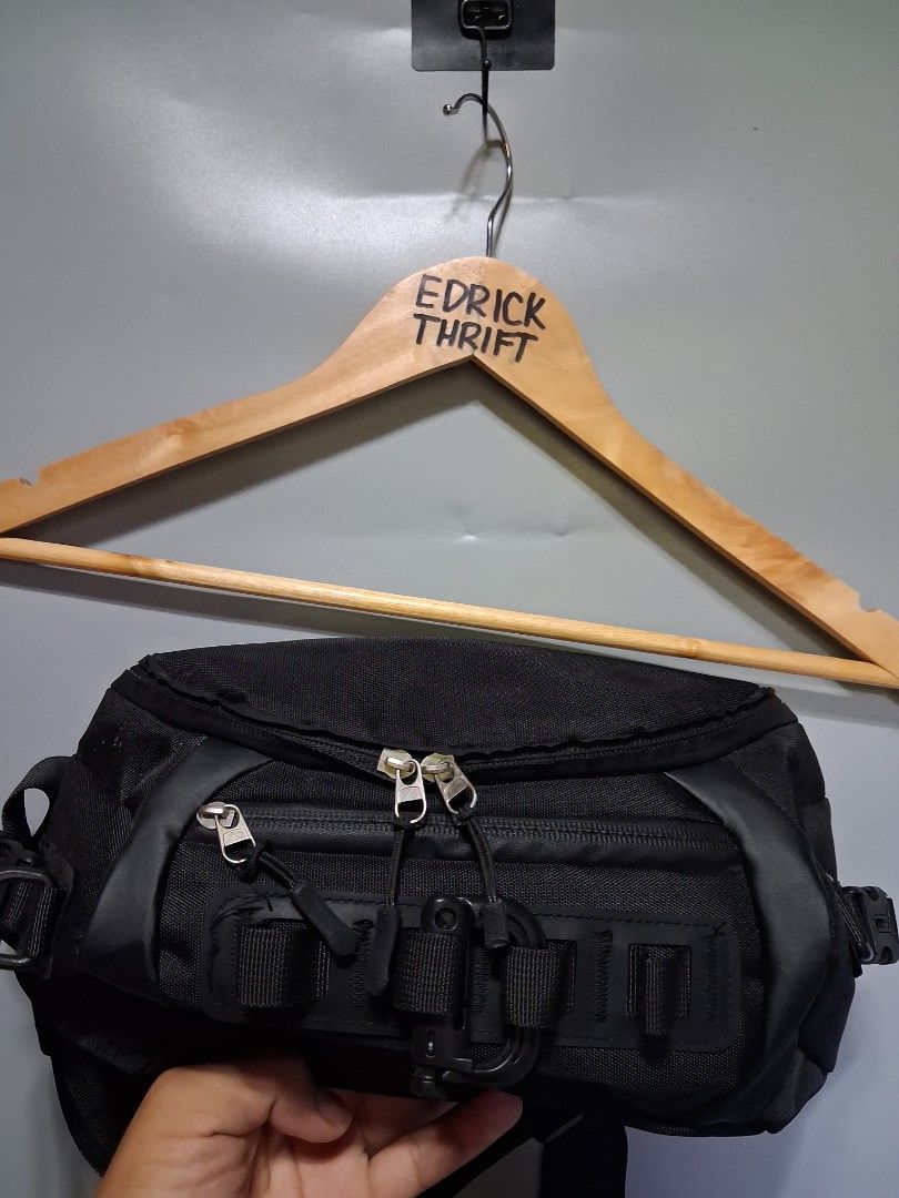 Black Fanny Pack Waist Bag (Category: Luxury Bags & Wallets) located in Pamplona. Submitted by edrick_thrift (Listing ID 1461465435, Image 3). Description: -once lang ginamit -like new -not thrifted/ no issue RFS: bawas gamit.