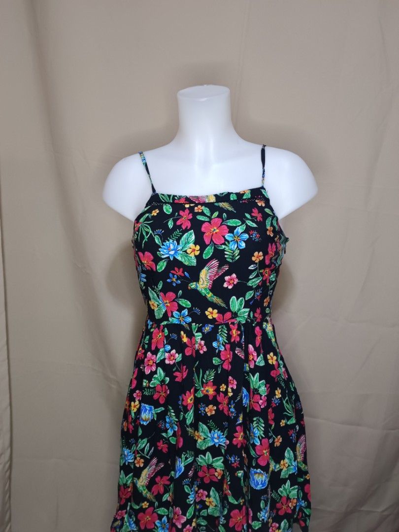 Black Floral Print Spaghetti Strap Dress (Category: Dresses) located in Manila. Submitted by rabpisces23 (Listing ID 1461540112, Image 1). Description: - Cute black dress - Vibrant floral and bird print - Thin spaghetti straps - Square neckline - Flowy A-line skirt - Ideal for casual days or summer parties.