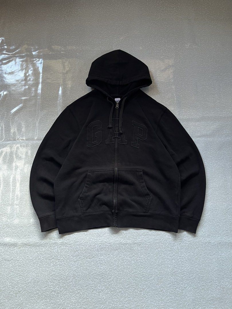Black Gap Zip Up Jacket (Category: Coats, Jackets and Outerwear) located in Binan City. Submitted by findnavi (Listing ID 1460394095, Image 1). Description: Large 23x26 Color rate 7/10.