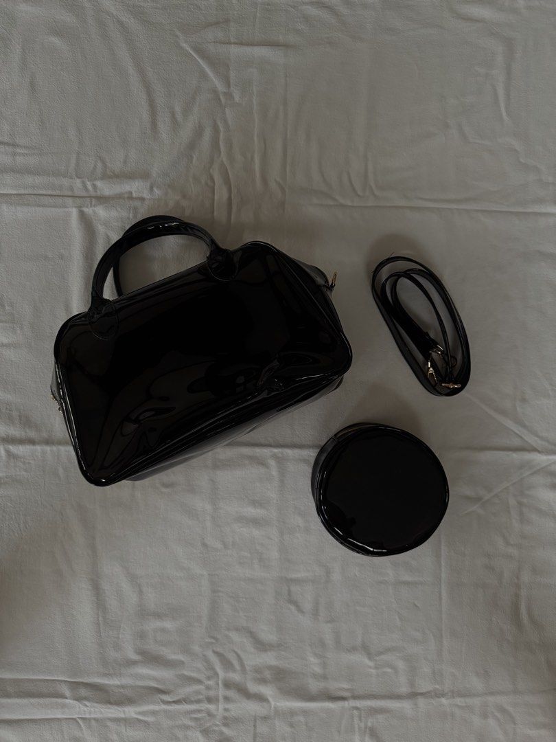 Black Jelly Bag with Strap and Round Pouch (Category: Purses & Pouches) located in Paranaque City. Submitted by summerscabinet (Listing ID 1461429288, Image 1). Description: .