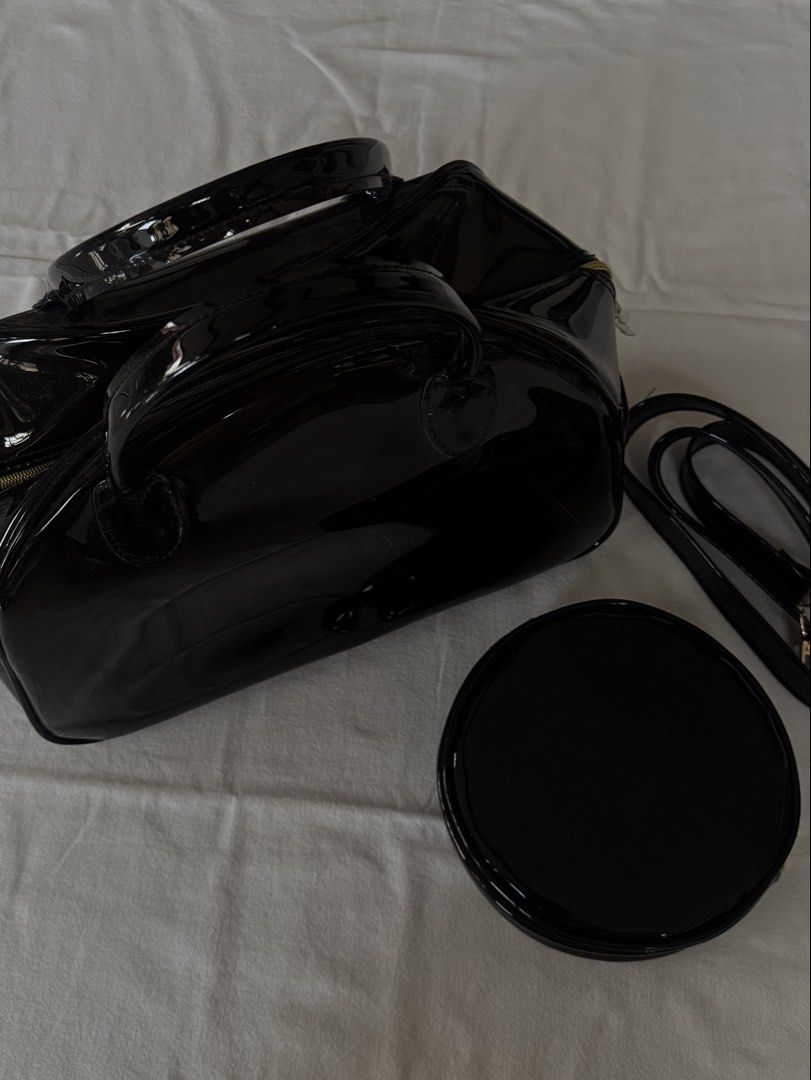 Black Jelly Bag with Strap and Round Pouch (Category: Purses & Pouches) located in Paranaque City. Submitted by summerscabinet (Listing ID 1461429288, Image 2). Description: .