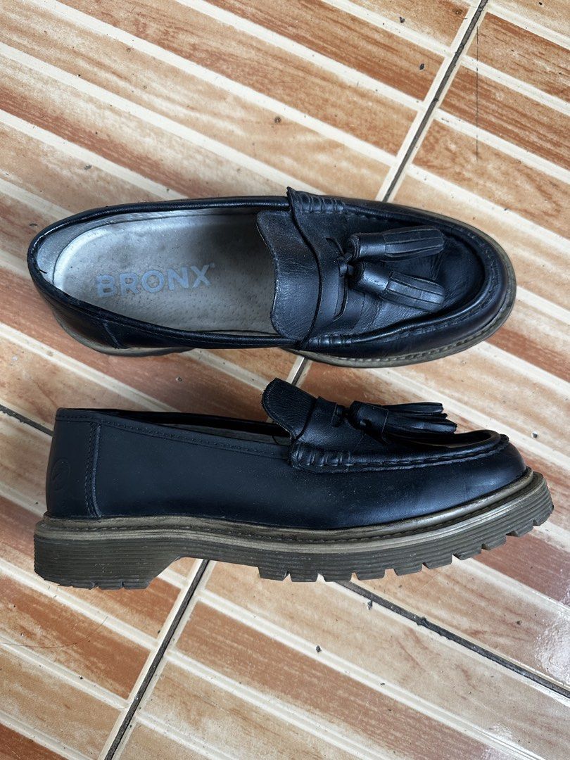 Black Leather Tassel Loafers Size 38 (Category: Loafers) located in Manila. Submitted by omelette.12 (Listing ID 1461387667, Image 2). Description: - Sturdy loafers - Classic tassel design - Comfortable chunky sole - Versatile for casual or smart casual outfits.