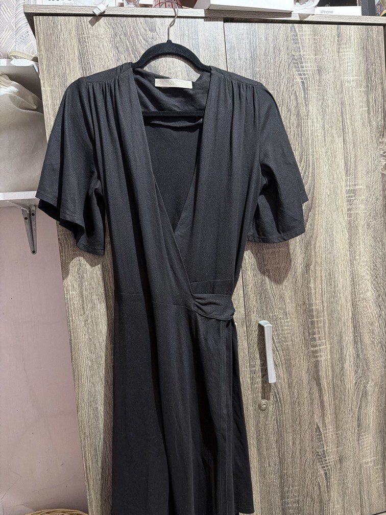 Black Mango Wrap Dress (Category: Dresses) located in San Juan City. Submitted by preloved.bymonique (Listing ID 1461345864, Image 1). Description: .