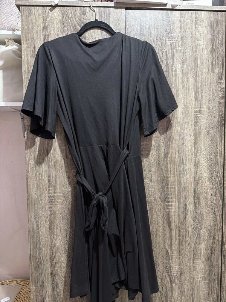 Black Mango Wrap Dress (Category: Dresses) located in San Juan City. Submitted by preloved.bymonique (Listing ID 1461345864, Image 3). Description: .