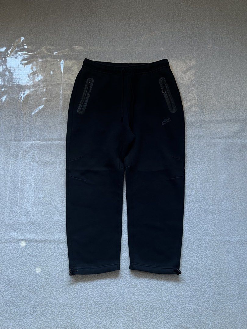 Black Nike Tech Pants (Category: Activewear) located in Binan City. Submitted by findnavi (Listing ID 1460390193, Image 1). Description: XL 32-40x40, Thigh 12.5, Opening 8 Excellent Condition.